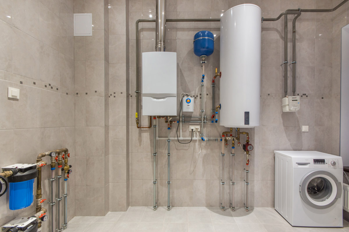 Hot Water Tank vs Tankless Water Heaters